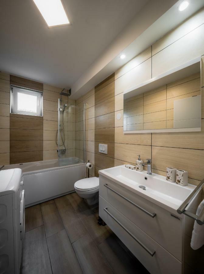 Plitvice Family Apartment Korenica Dış mekan fotoğraf