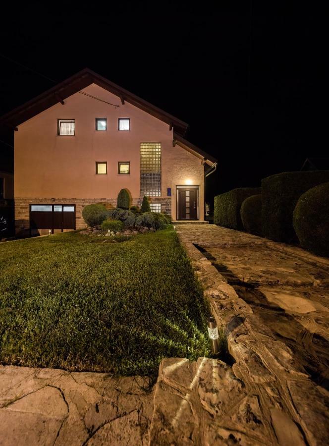 Plitvice Family Apartment Korenica Dış mekan fotoğraf