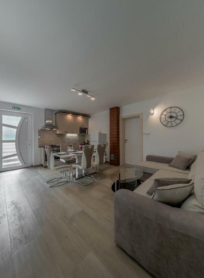 Plitvice Family Apartment Korenica Dış mekan fotoğraf