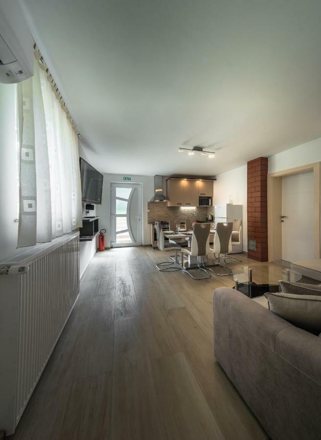 Plitvice Family Apartment Korenica Dış mekan fotoğraf